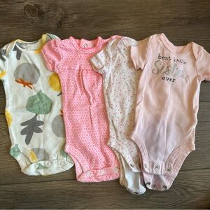 💟 BOGO! Carters NB girl bodysuits short sleeve bundle of 4